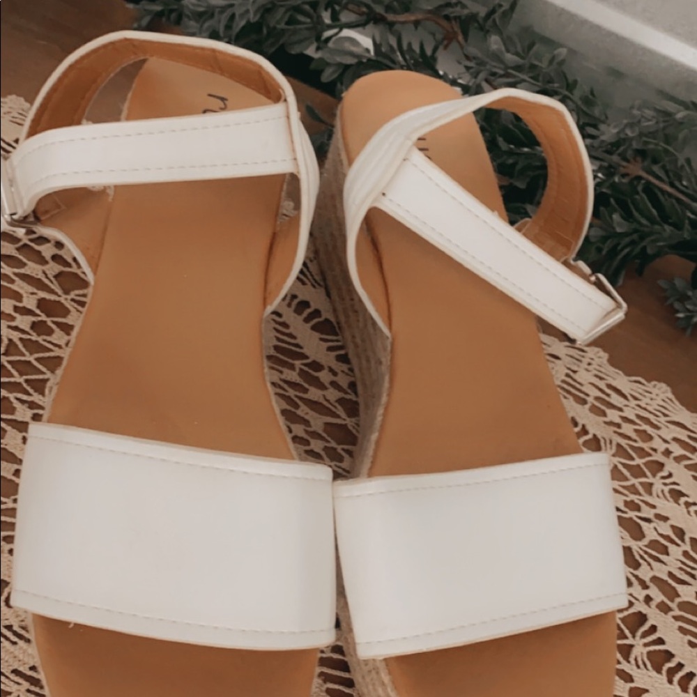 white strap platforms π€ - Picture 6 of 7